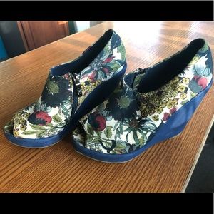 GC floral peep toe wedges